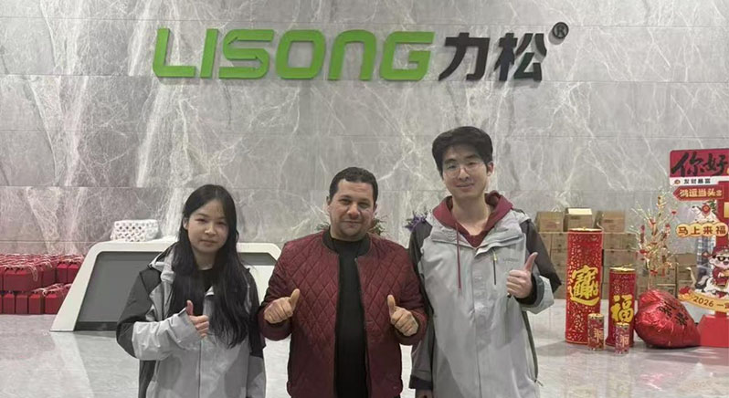 Egyptian friend Alaa, visit Lisong's injection molding machine factory.