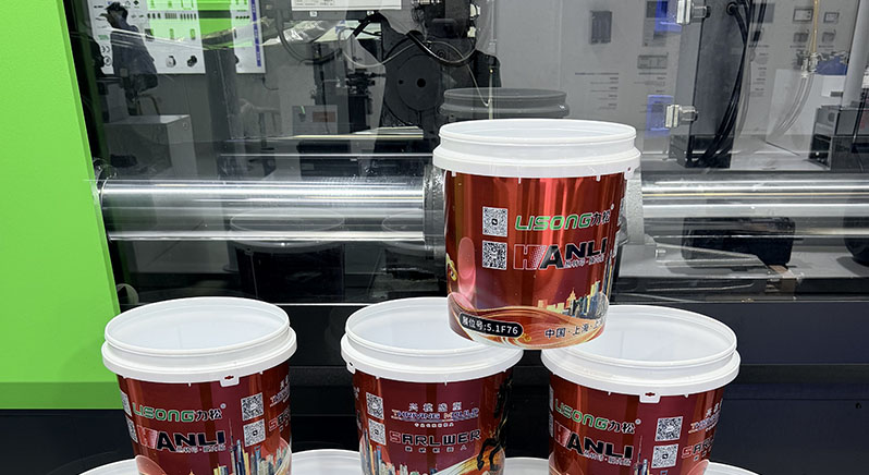Mechanical Direct-Pressure Clamping—The "Philosophy of Rigidity" in Bucket Injection Molding and Its Long-Term Value